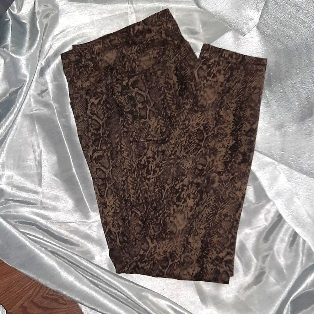 080 S&CO SNAKE PRINT SHINNY LOW RISE PANTS/JEANS SIZE 18